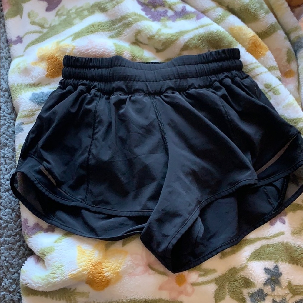 lululemon hotty hot short